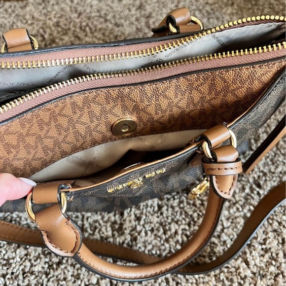 Michael Kors small satchel crossbody - Picture 4 of 8